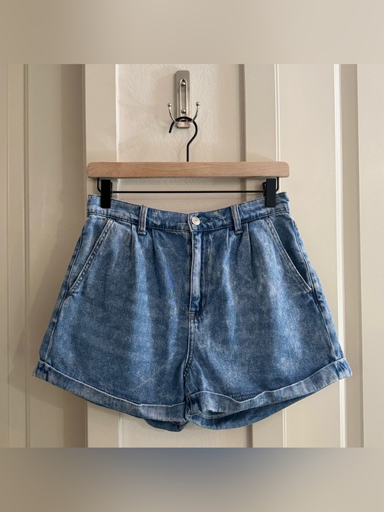 American Eagle Outfitters Pants - American Eagle Mom Shorts, High Rise Blue Denim, Size 6, Style 5319